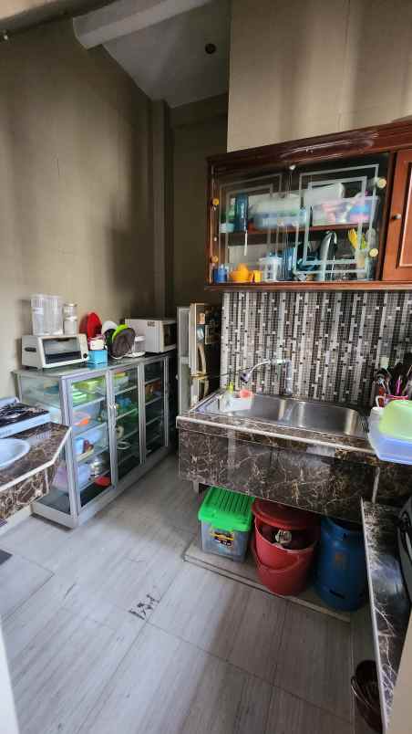 dijual rumah jalan royal residence