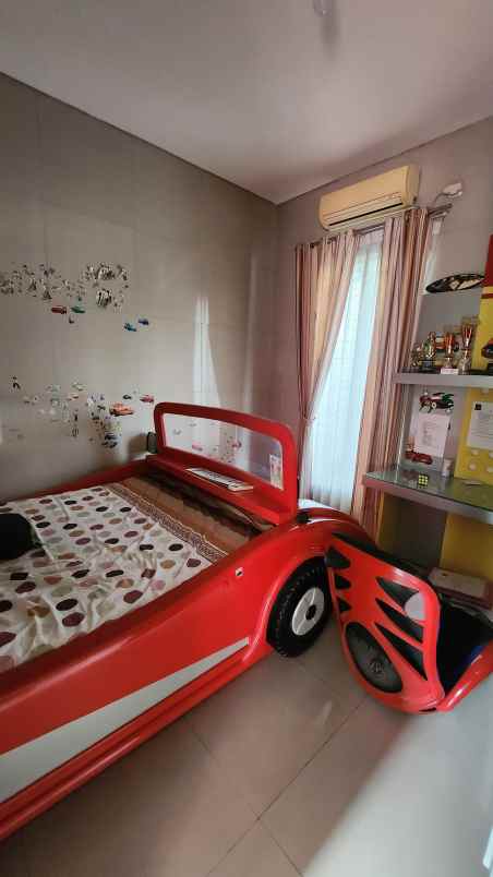 dijual rumah jalan royal residence