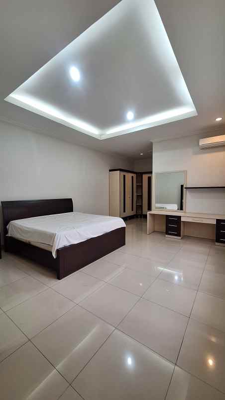 dijual rumah jalan satelit indah