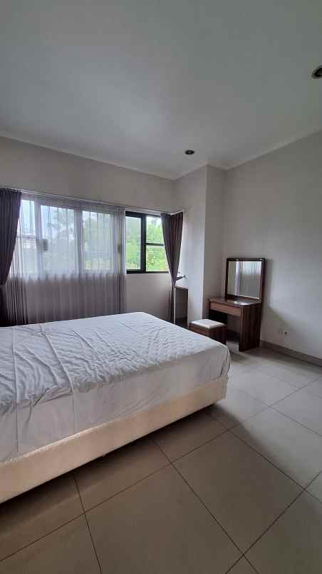 dijual rumah jalan satelit indah