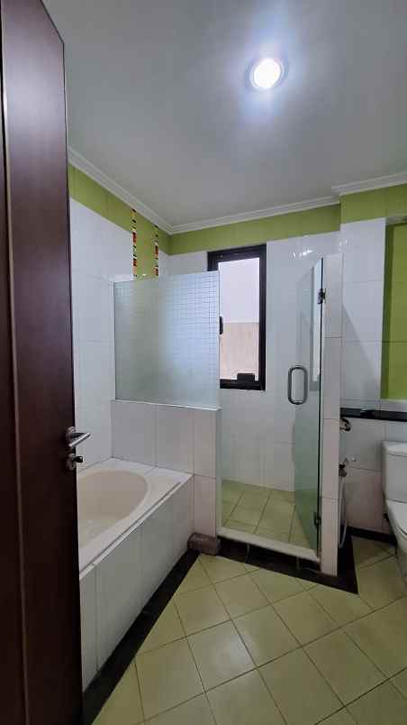 dijual rumah jalan satelit indah
