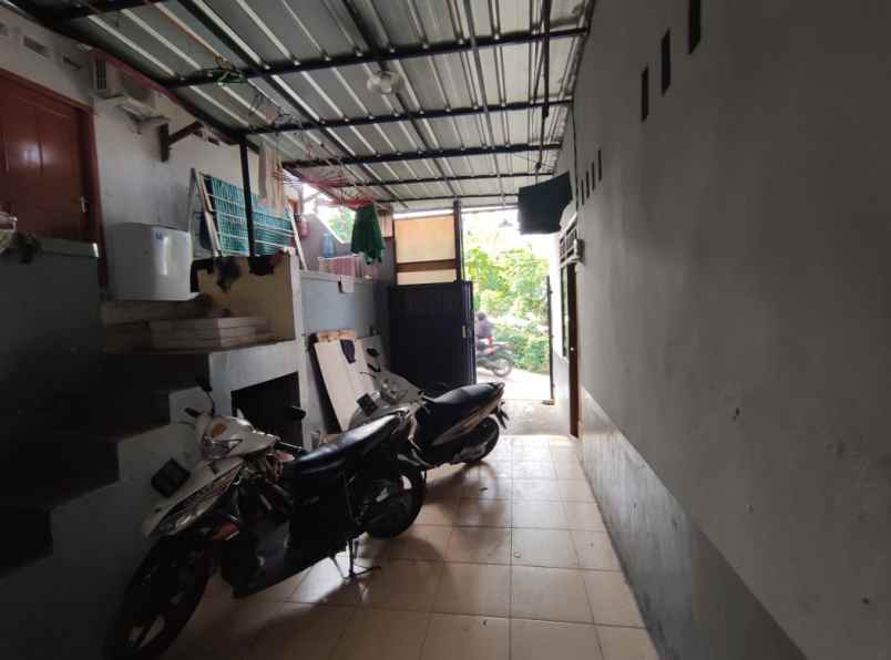 dijual rumah jl bambu kuning no 58