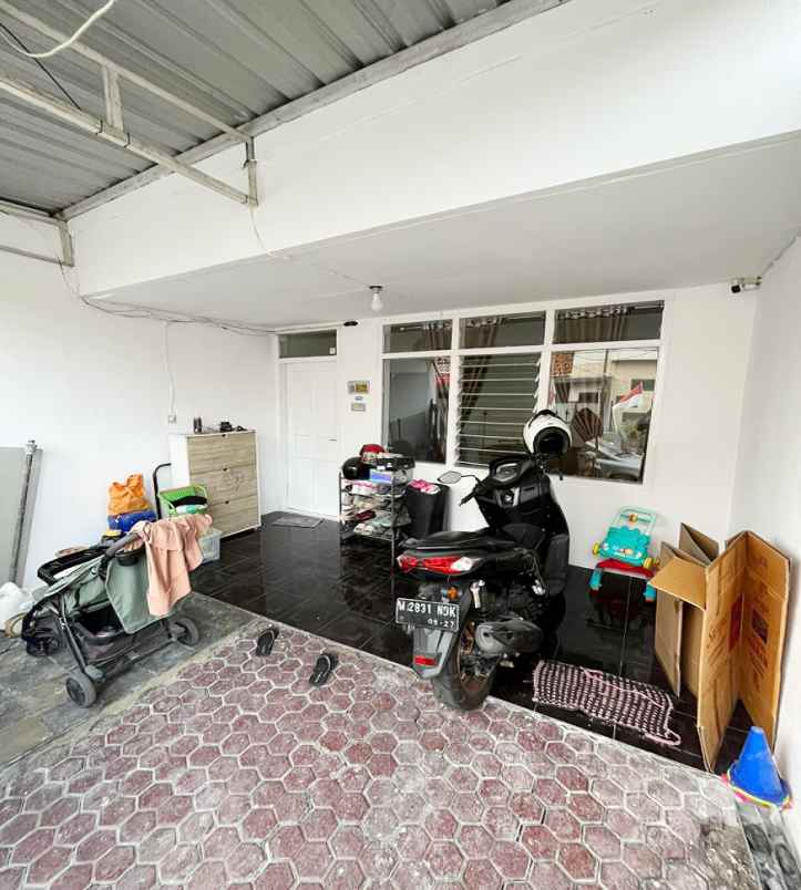 dijual rumah jl bratang gede vi e no 11
