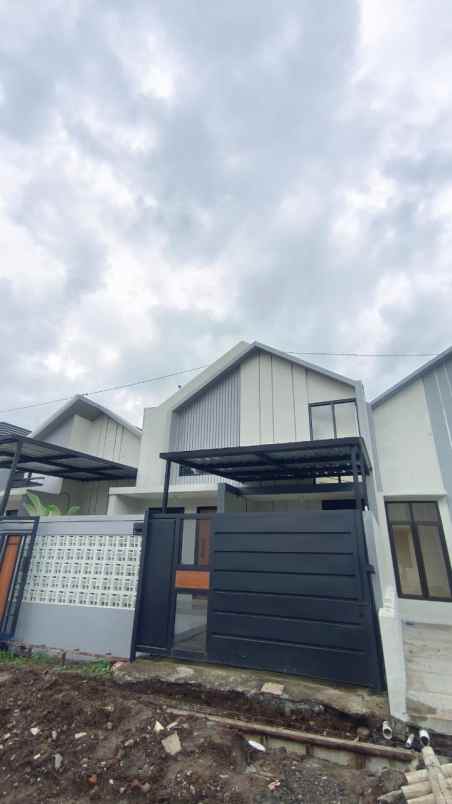 dijual rumah jl cokro negoro no 147