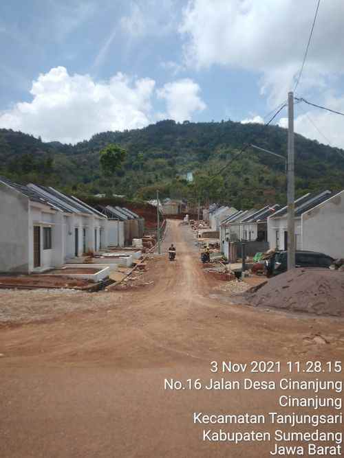 dijual rumah jl desa cinanjung