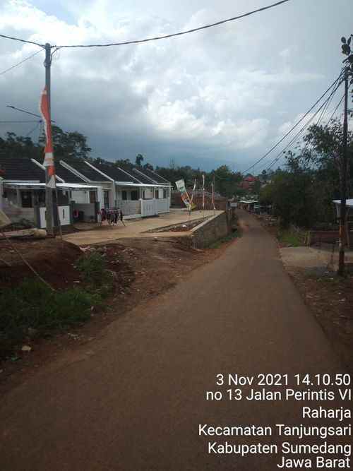dijual rumah jl desa cinanjung