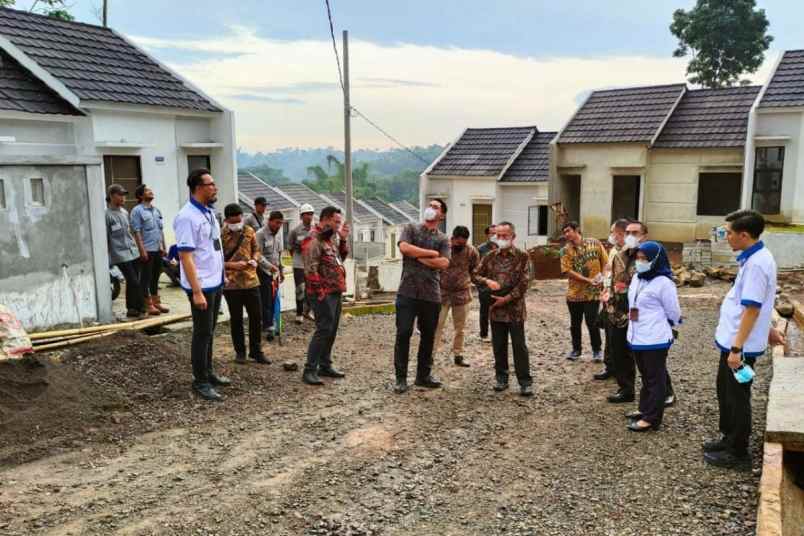dijual rumah jl desa cinanjung