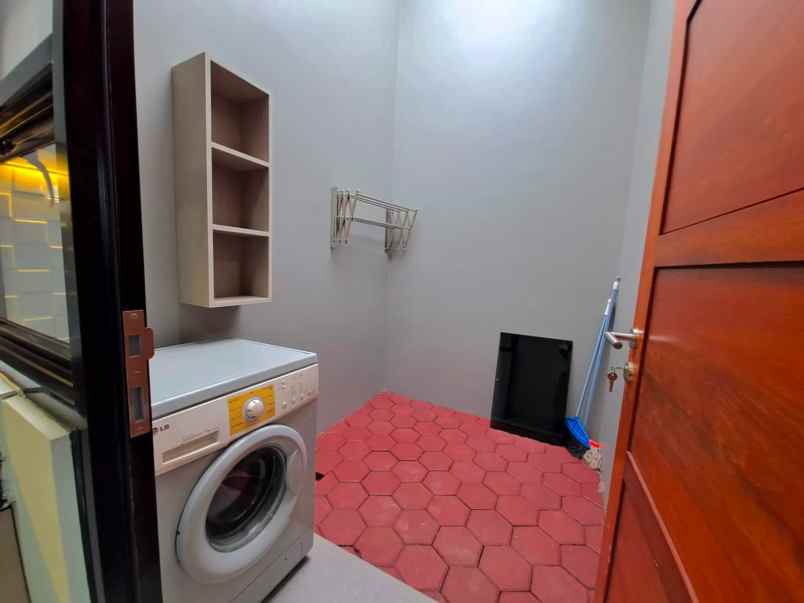 dijual rumah jl haji emba pd petir