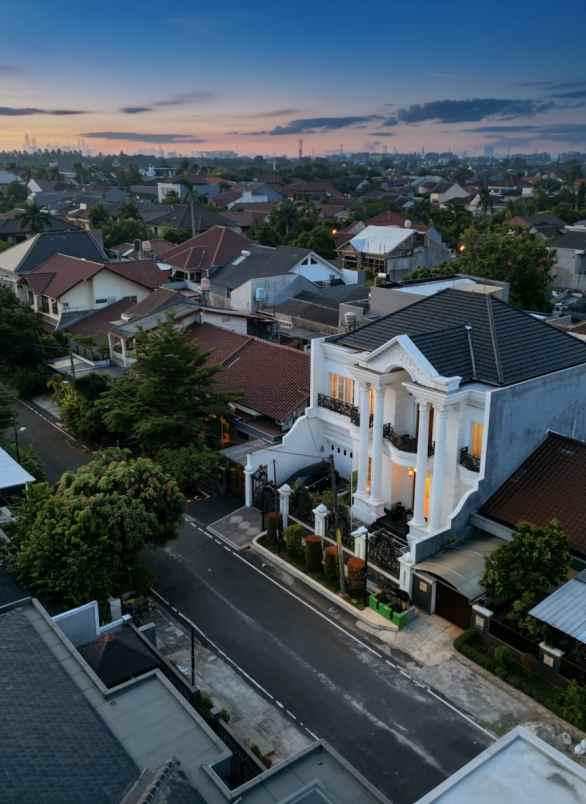 dijual rumah jl kelapa hijau komplek
