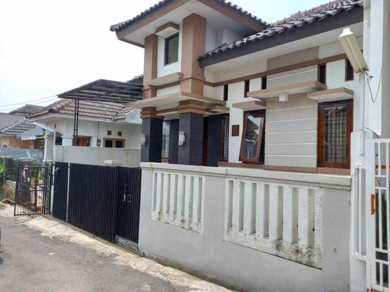 dijual rumah jl padasuka cimahi