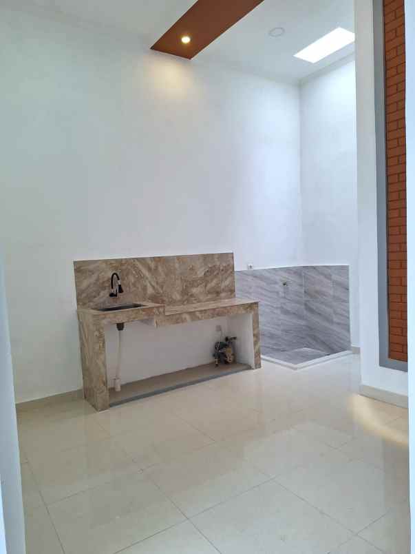 dijual rumah jl perumahan citra kebun mas