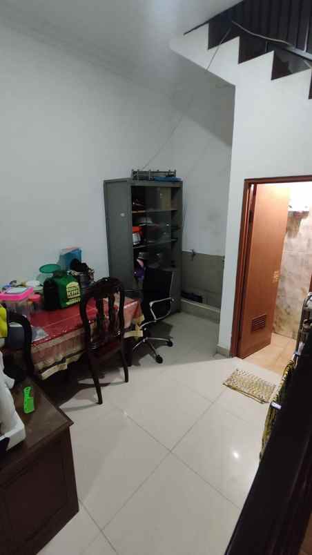 dijual rumah jl pondok kacang barat