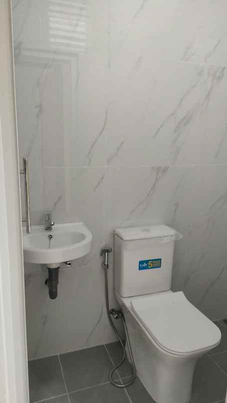 dijual rumah jl raya hankam mabes abri