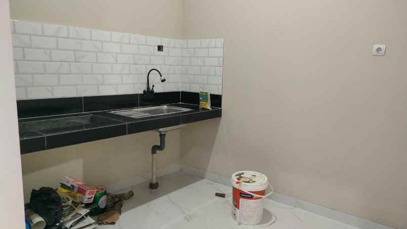 dijual rumah jl raya hankam mabes abri