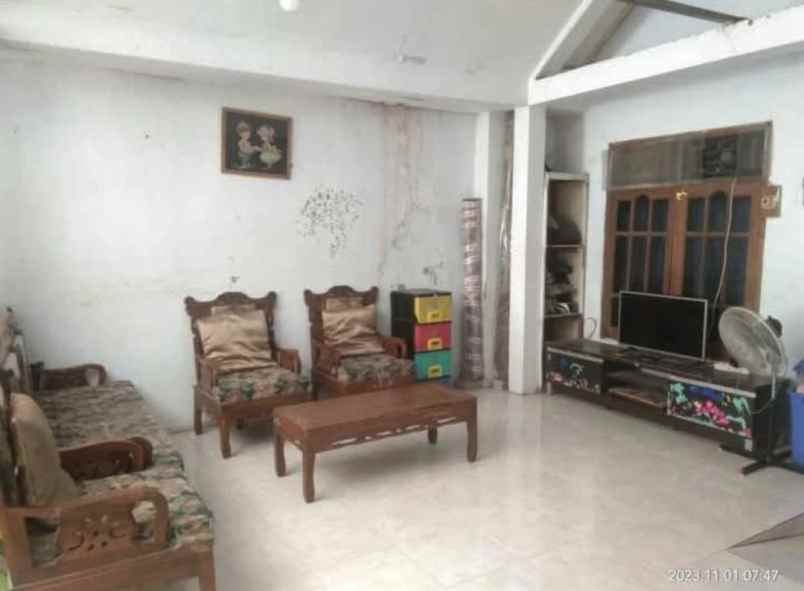 dijual rumah jl raya mandiri ciputat