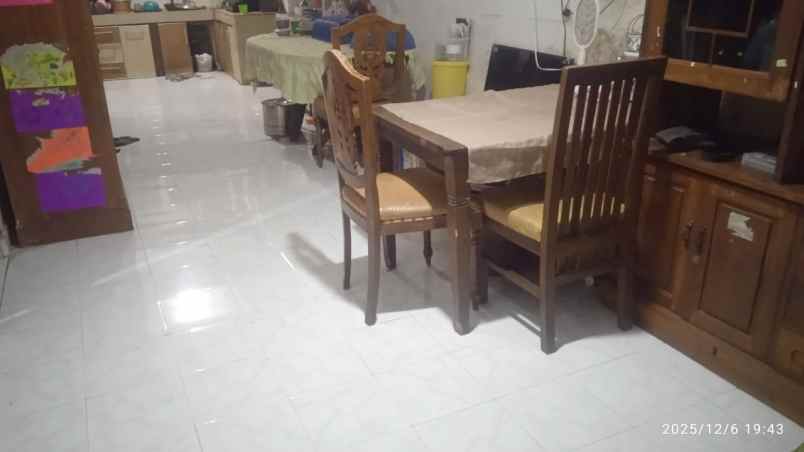 dijual rumah jl raya mandiri ciputat