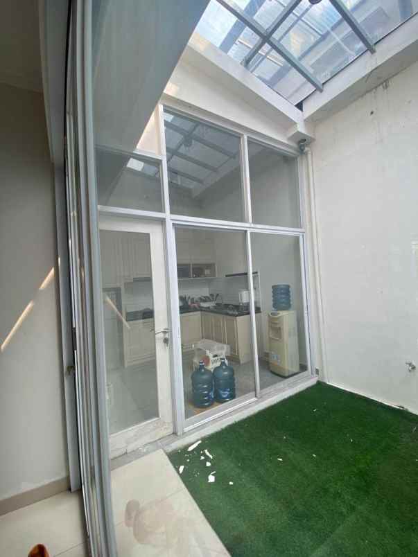 dijual rumah jl raya mustika sari