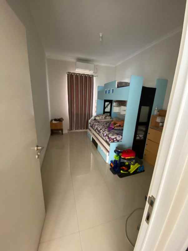 dijual rumah jl raya mustika sari