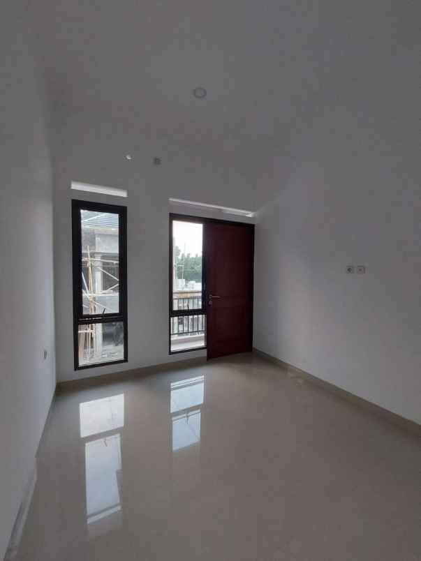 dijual rumah jl salak