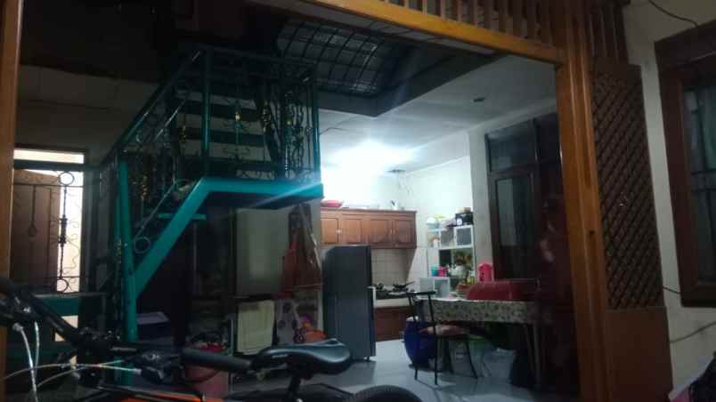 dijual rumah jl senam indah antapani