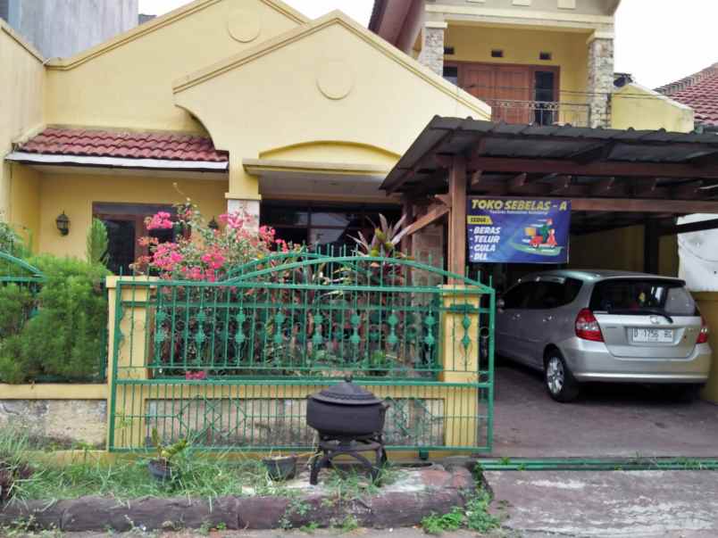 dijual rumah jl senam indah antapani