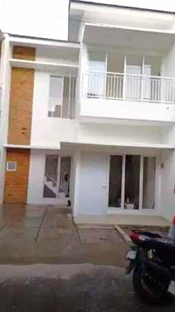 dijual rumah jl serpong garden 2