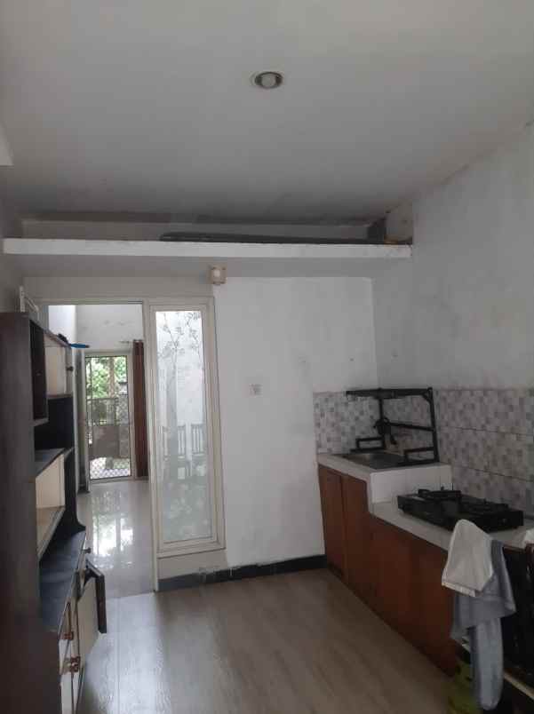 dijual rumah jl taman pondok jati gubah