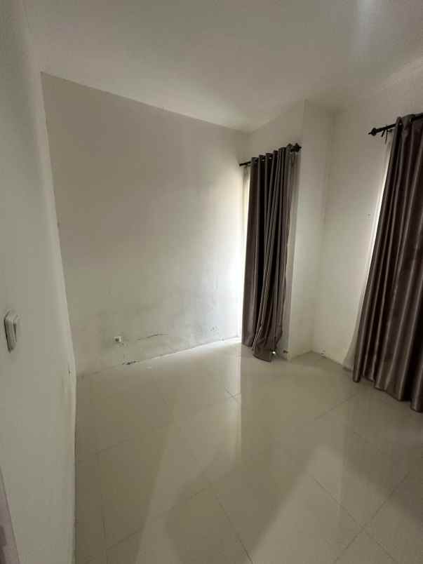 dijual rumah jln raya bojongsari sawangan