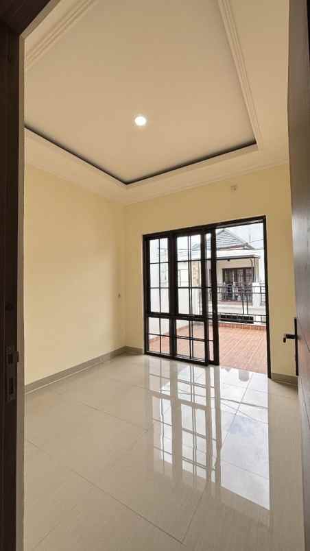 dijual rumah jln raya radar auri