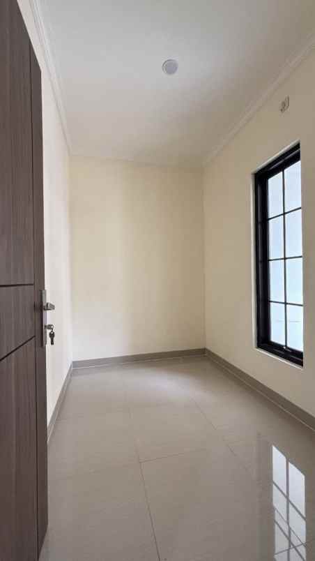 dijual rumah jln raya radar auri
