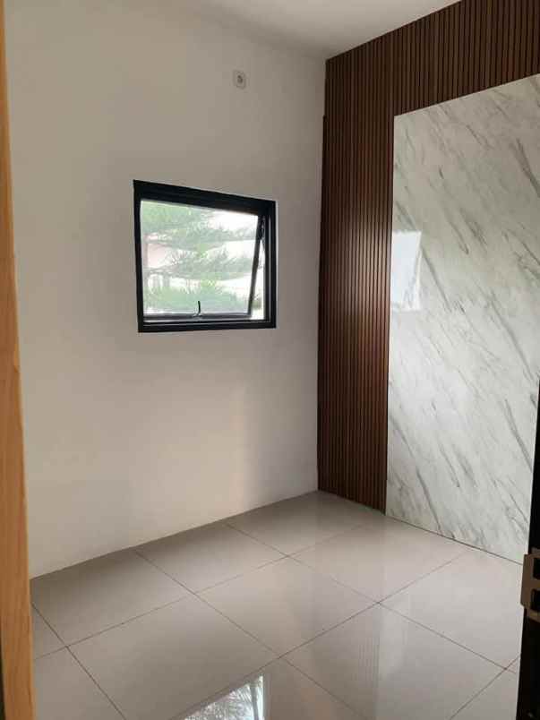 dijual rumah karadenan