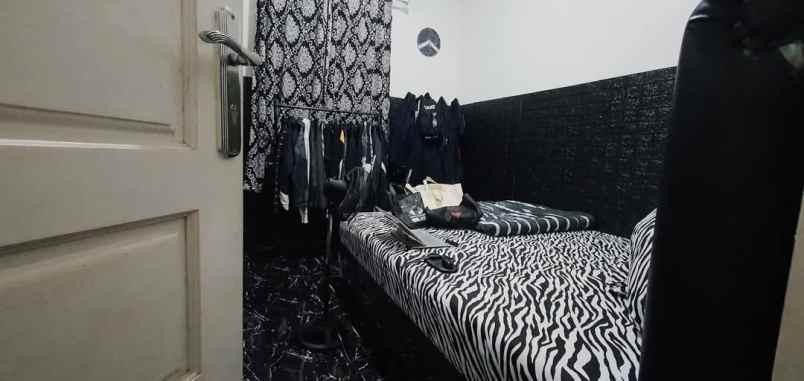 dijual rumah karang tengah