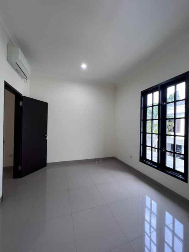 dijual rumah karang tengah lebak bulus