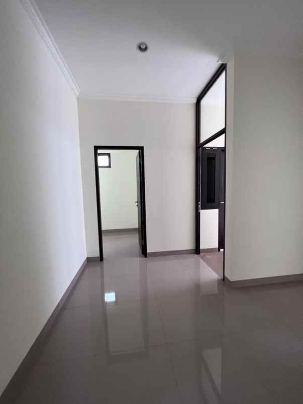 dijual rumah karang tengah lebak bulus