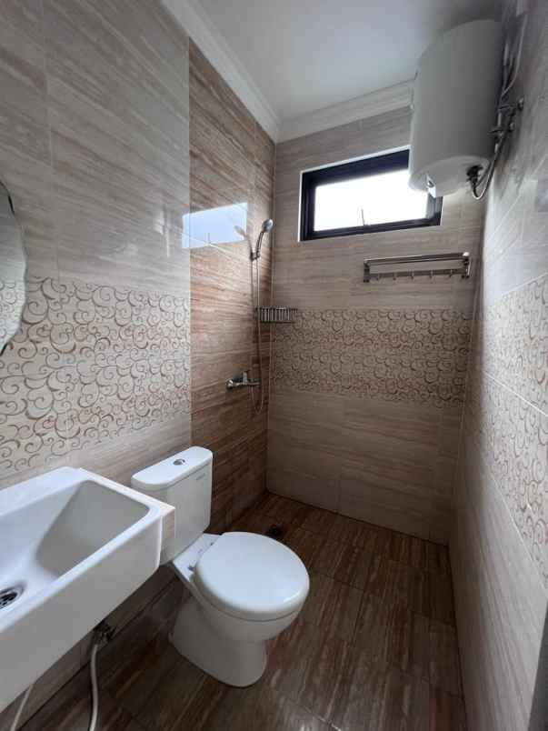 dijual rumah karang tengah lebak bulus