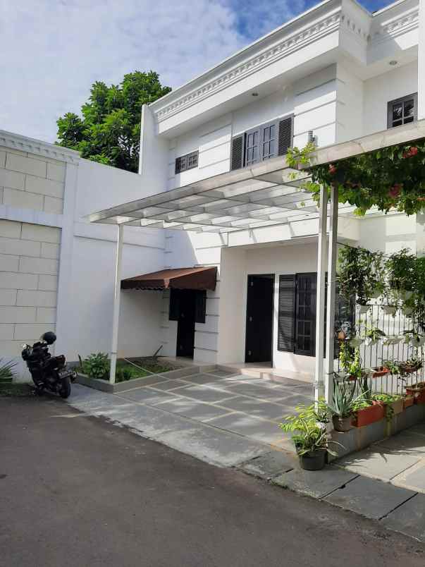 dijual rumah karang tengah lebak bulus