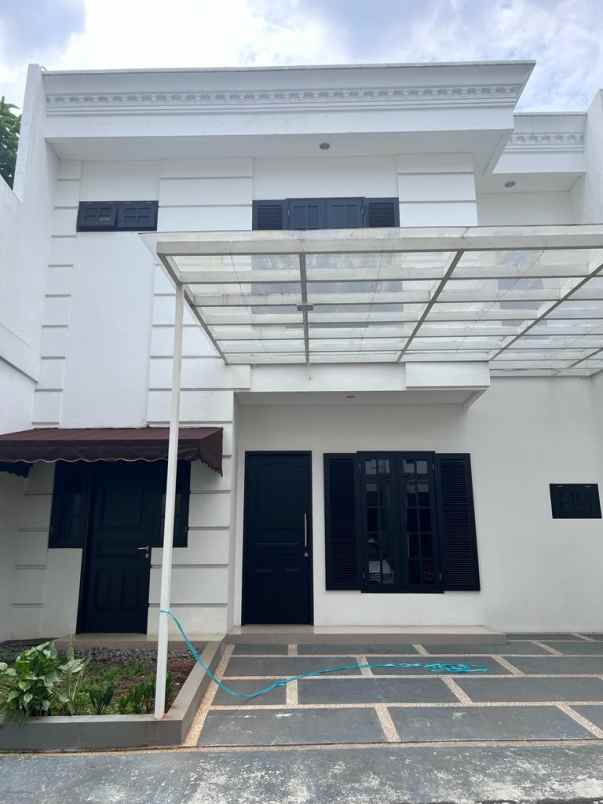 dijual rumah karang tengah lebak bulus