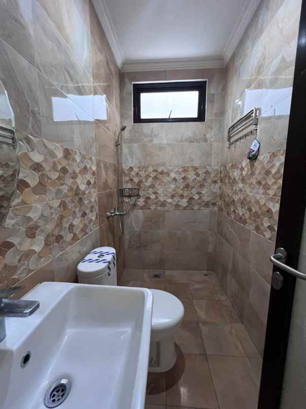 dijual rumah karang tengah lebak bulus