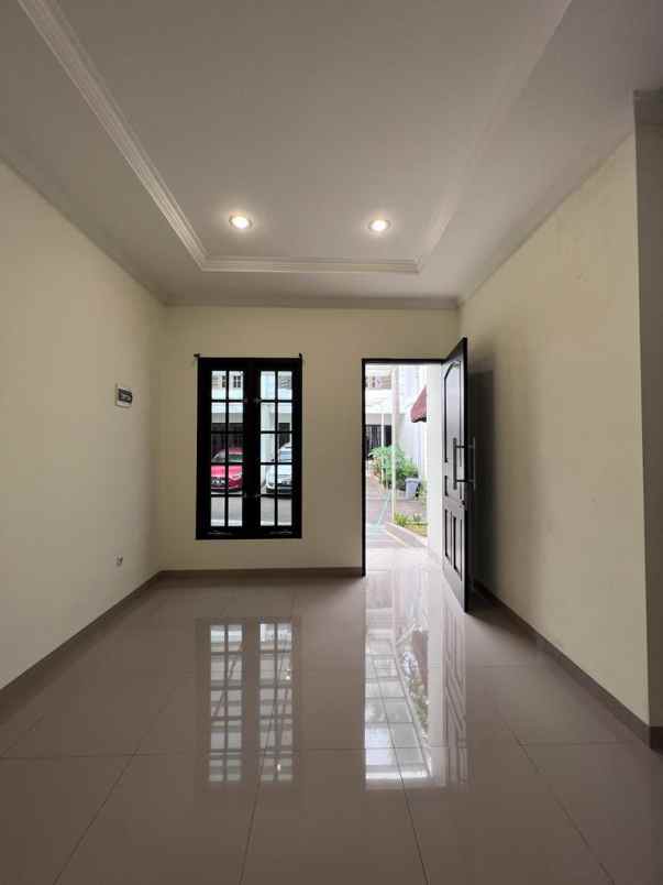 dijual rumah karang tengah lebak bulus