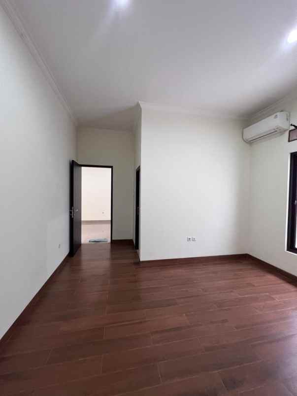 dijual rumah karang tengah lebak bulus