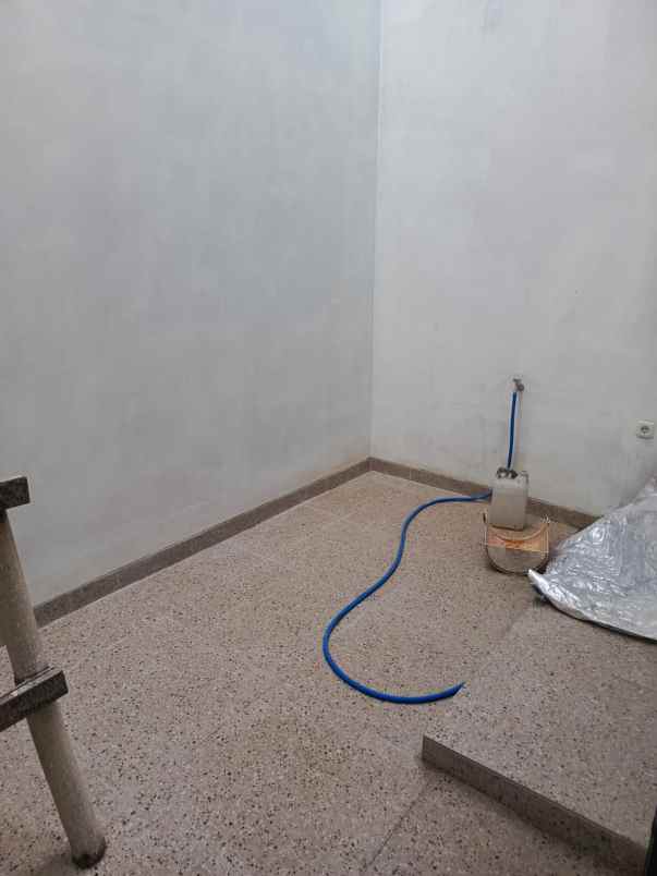 dijual rumah kav dki meruya utara jakbar