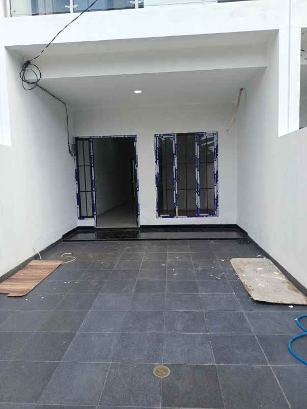 dijual rumah kav dki meruya utara jakbar