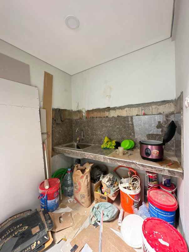 dijual rumah kayu putih