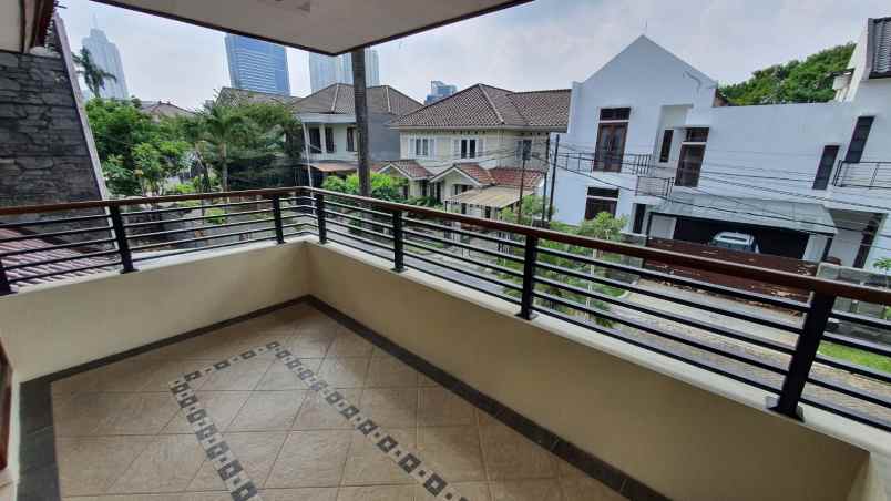dijual rumah kebayoran lama utara kec