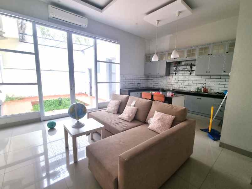 dijual rumah kelapa gading