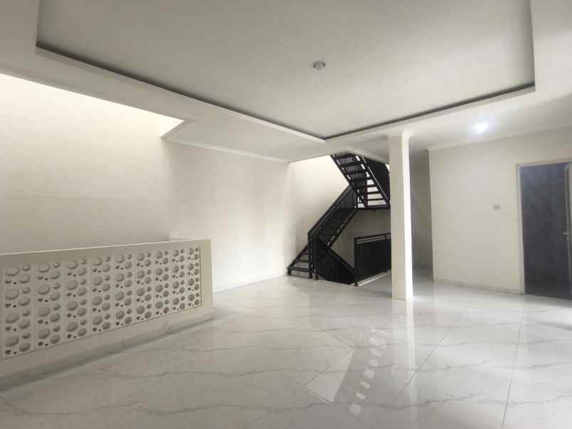 dijual rumah ketintang madya gayungan