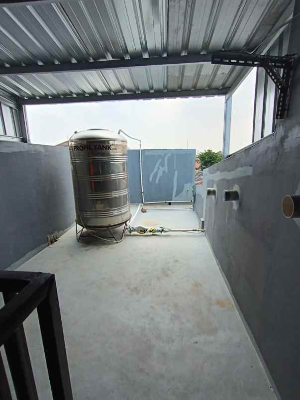 dijual rumah klampis semolo