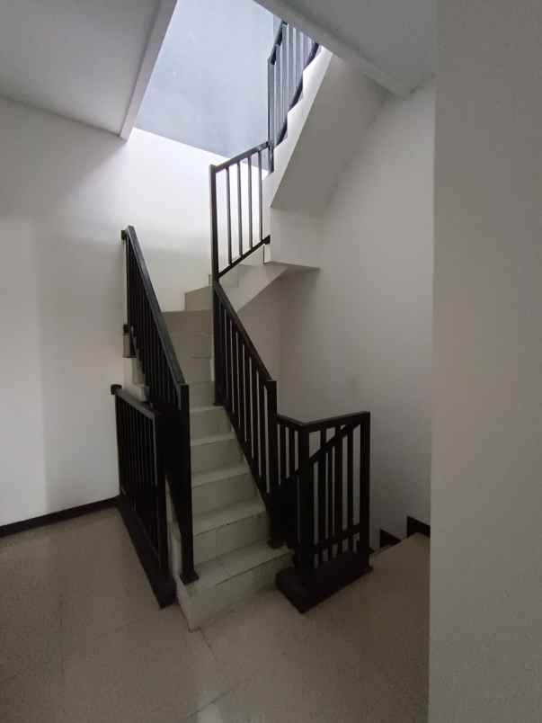 dijual rumah klampis semolo