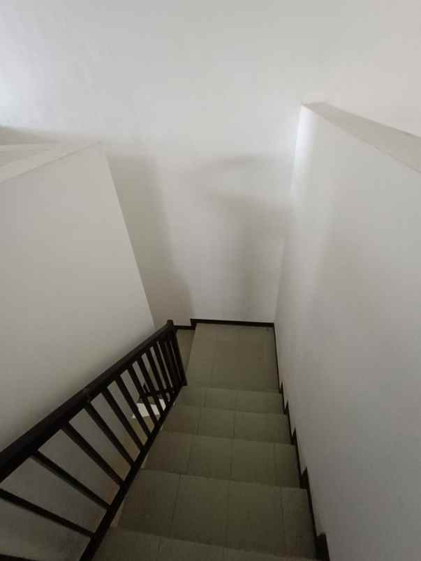 dijual rumah klampis semolo