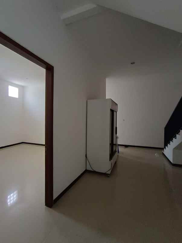 dijual rumah klampis semolo